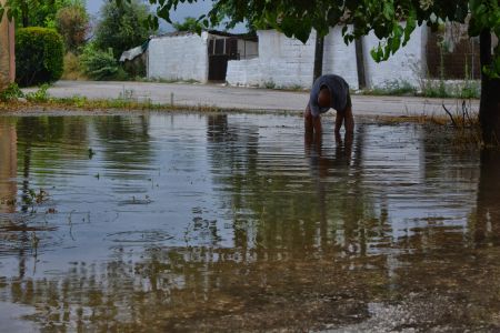 «Πλημμύρισαν» τα Φάρσαλα – Ζημιές σε καλλιέργειες από την κακοκαιρία