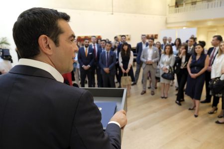 Τι ζήτησε ο Τσίπρας από οικονομικούς παράγοντες στο Λονδίνο- Το απόγευμα τετ α τετ με Μέι-Κόρμπιν