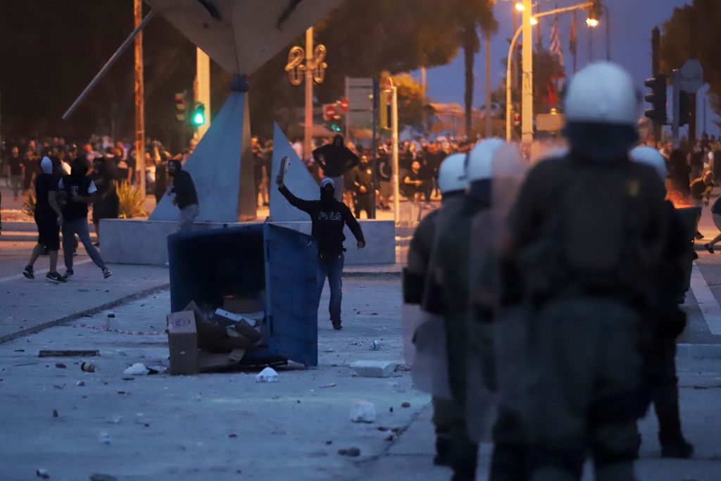 Αναβολή για τους πέντε που συνελήφθησαν για τα επεισόδια έξω από τη ΔΕΘ