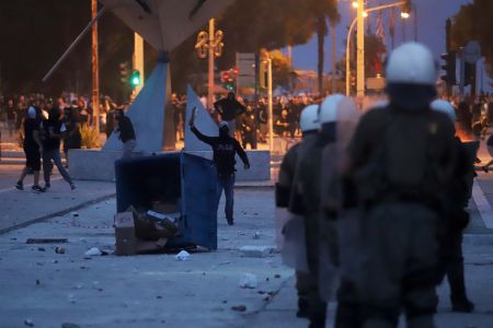 Αναβολή για τους πέντε που συνελήφθησαν για τα επεισόδια έξω από τη ΔΕΘ