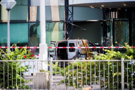 Ολλανδία: Εισβολή με φορτηγάκι σε γραφεία εφημερίδας