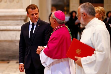 Μακρόν: Ανεπιτυχές χιούμορ στον πάπα Φραγκίσκο
