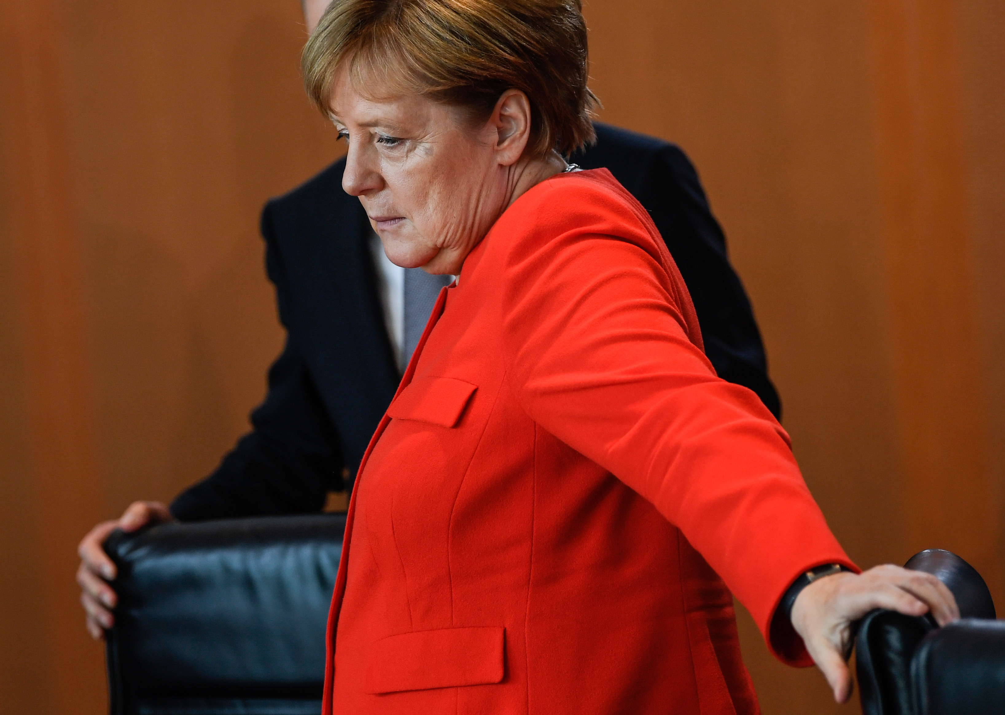 Le Monde: Προπύργιο η Μέρκελ για να μην κυλήσει η Γερμανία στον εθνικισμό