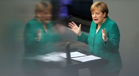 Μέρκελ: Πρόκληση το ελληνικό πρόγραμμα, αλλά το ευρώ είναι σταθερό
