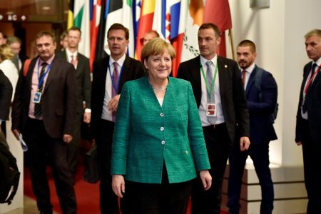 Politico: Συμφωνία-συμβιβασμός για το προσφυγικό