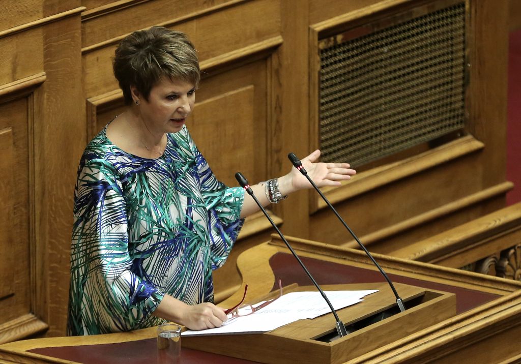 Η Γεροβασίλη προαναγγέλλει νέες προσλήψεις στο Δημόσιο