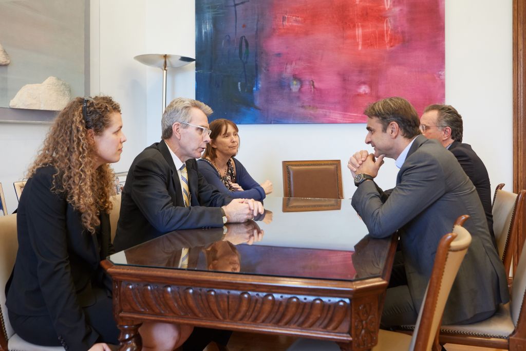 Συνάντηση Μητσοτάκη με την αναπληρωτή υφυπουργό Εξωτερικών των ΗΠΑ