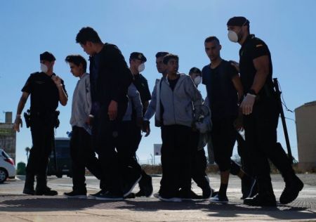 Αποβίβαση 106 μεταναστών στη Μεσίνα της Σικελίας