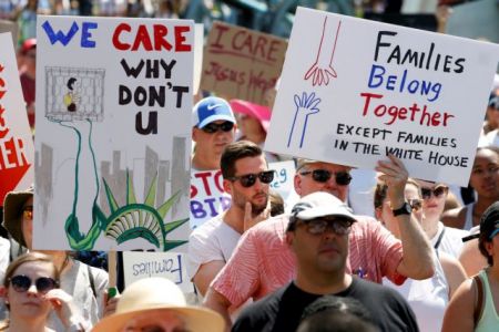 Διαδηλώσεις σε πόλεις των ΗΠΑ κατά του Τραμπ για τη μεταναστευτική του πολιτική