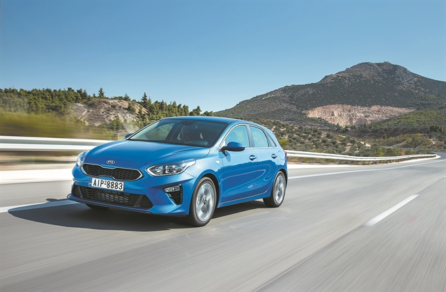 Κia Ceed: Επίθεση από τη βάση