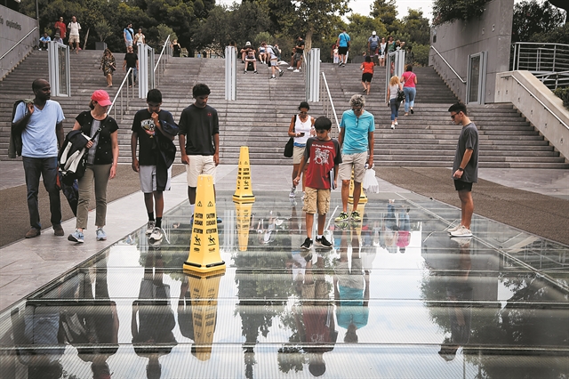 Ο τουρισμός στον ρυθμό των πιστοποιητικών εμβολιασμού