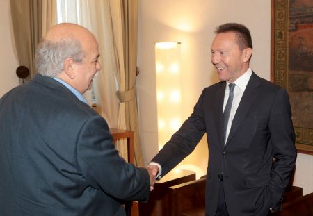 Αιχμές Στουρνάρα σε Βούτση για τα υψηλά πλεονάσματα