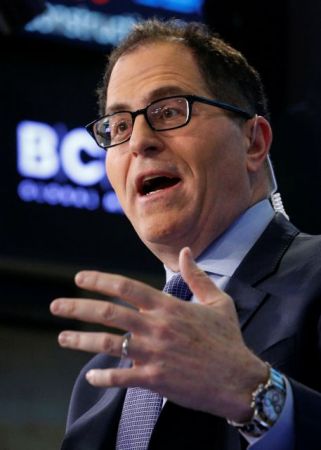 Ο Μάικλ Ντελ ξαναβάζει την Dell στη Wall Street
