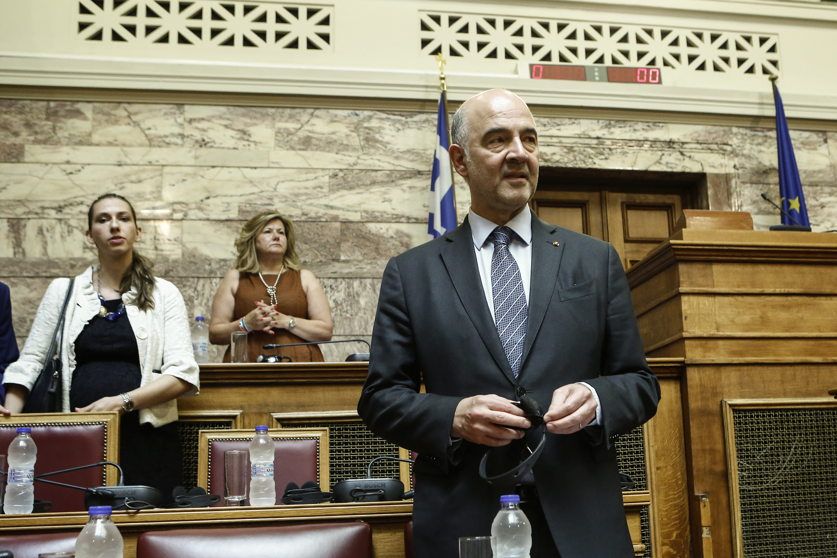 Δυσαρεστημένη η Αντιπολίτευση από την χαλαρή στάση Μοσκοβισί έναντι της κυβέρνησης