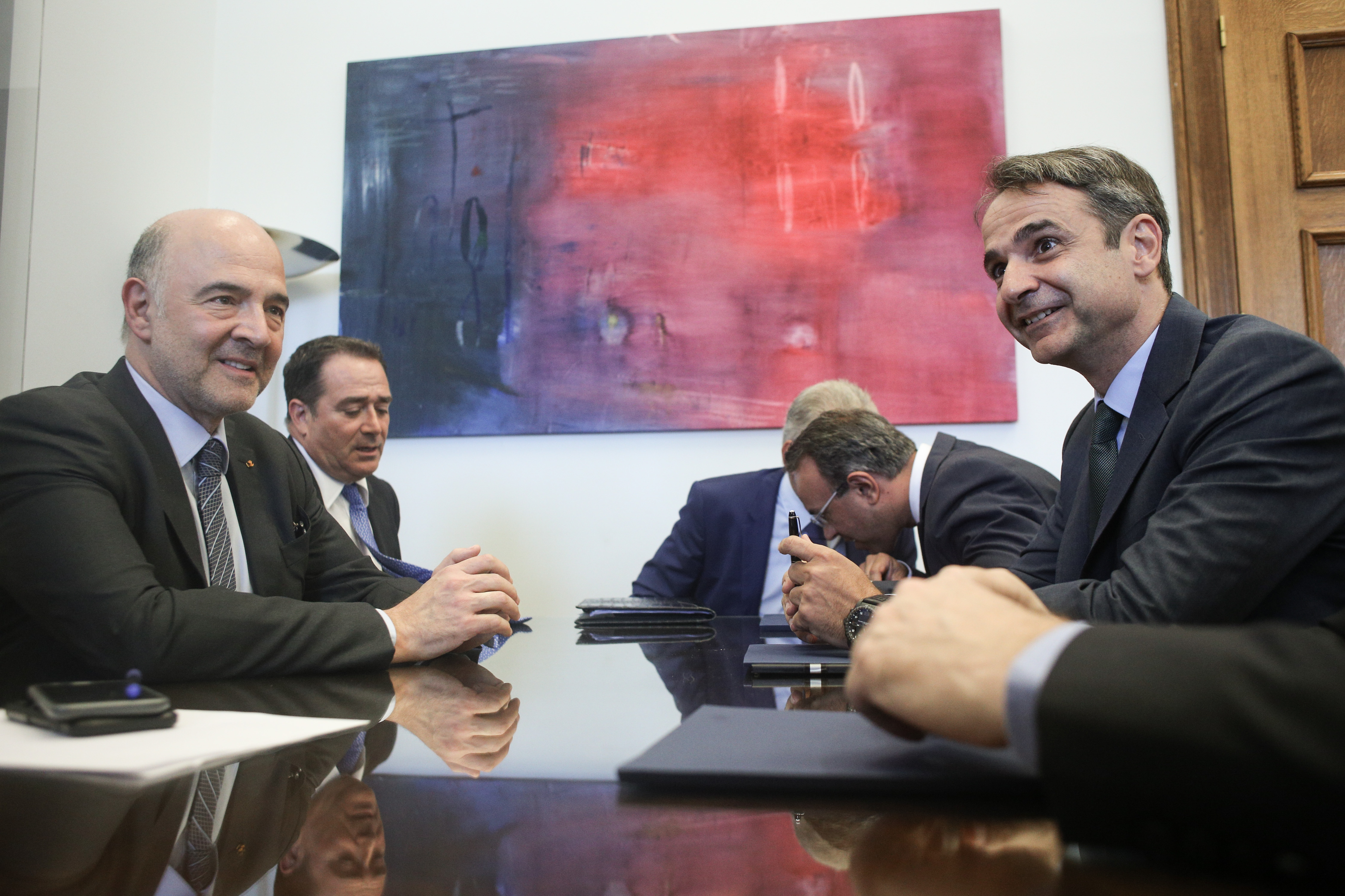 New Democracy peeved over Moscovici’s praise of government