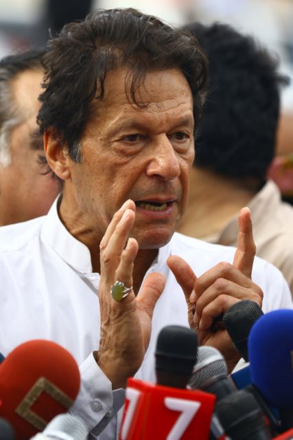 Δημοκρατία και εκλογές με… στολή παραλλαγής