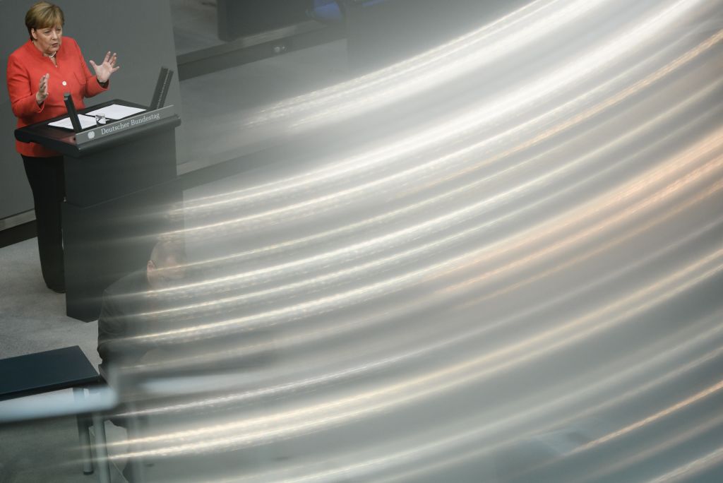 DW: Προσδοκίες και προβληματισμοί των γερμανικών κομμάτων για το τέλος των μνημονίων