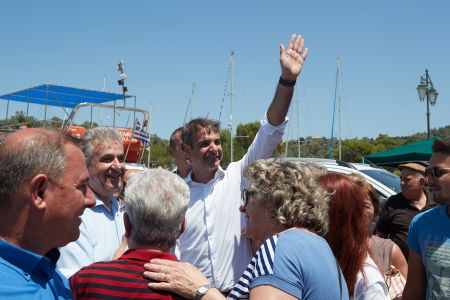 Μητσοτάκης: Εκλογές για να τελειώνουμε  – «Τραγέλαφος» η στάση της συγκυβέρνησης στο θέμα της πΓΔΜ