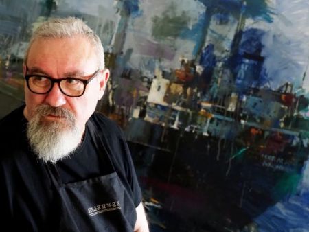 Γιάννης Αδαμάκης: Ο ζωγράφος που βλέπει τα πλοία να φεύγουν