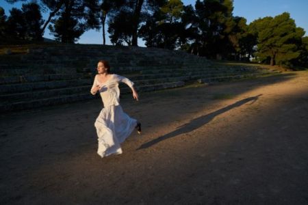 Στεφανία Γουλιώτη: «Ας ξενυχτήσει το κοινό και για το θέατρο»