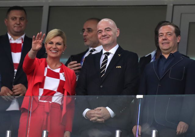Η πρόεδρος της Κροατίας πανηγυρίζει τις νίκες της εθνικής ομάδας στο Μουντιάλ