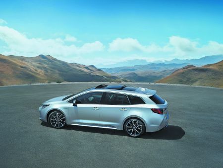 Πρεμιέρα στο Παρίσι για τη νέα Corolla