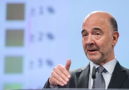 Μοσκοβισί: Πολλή δουλειά ακόμη για να σταθεί η Ελλάδα στα πόδια της