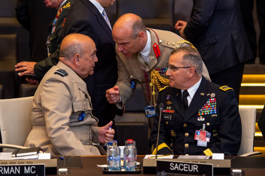 ΝΑΤΟ: Έκτακτη συνεδρίαση για τις αμυντικές δαπάνες