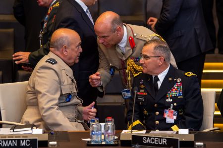 ΝΑΤΟ: Έκτακτη συνεδρίαση για τις αμυντικές δαπάνες