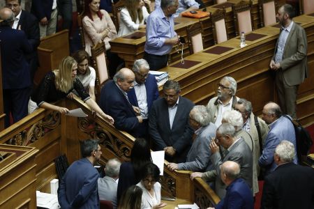 Με ευρύτατη πλειοψηφία ψηφίστηκε η κατάτμηση των εκλογικών περιφερειών