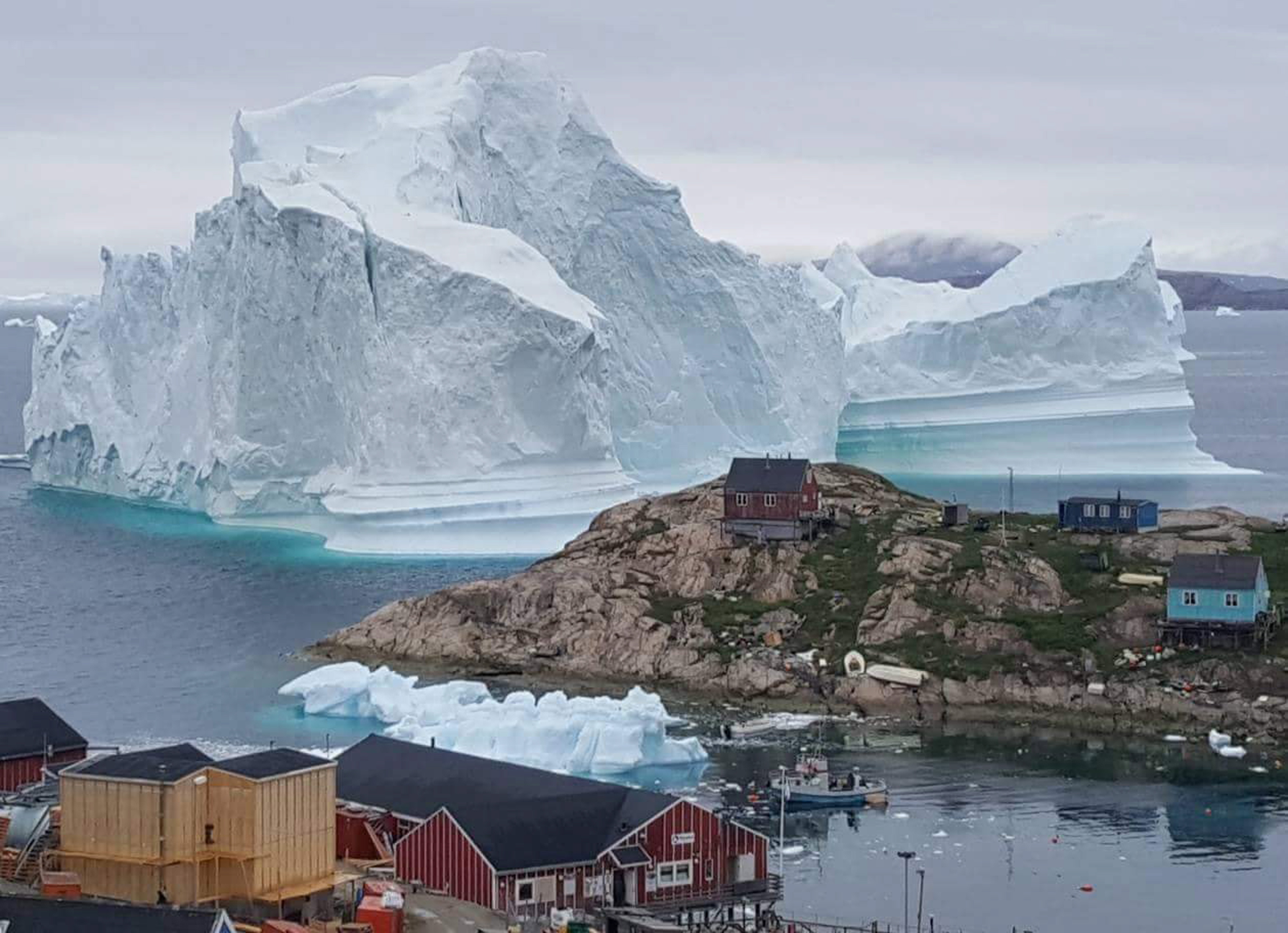 Γροιλανδία: Παγόβουνο την απειλεί με τσουνάμι