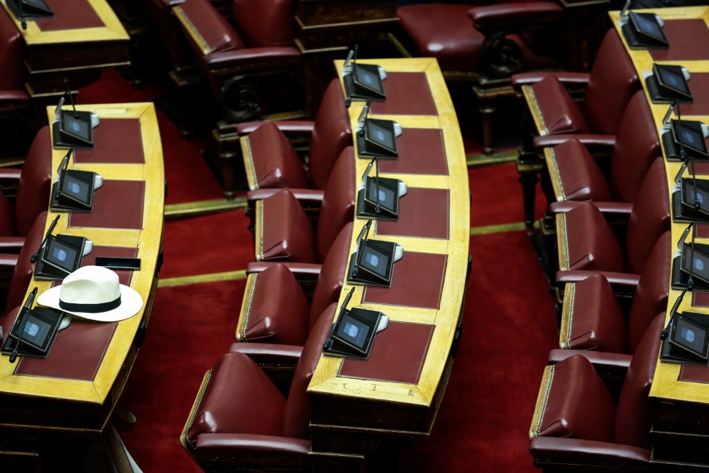 Κατατέθηκε η τροπολογία για τις κατεδαφίσεις σε αιγιαλό και δάση