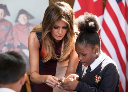 Στο πλευρό παιδιών και βετεράνων η Μελάνια Τραμπ