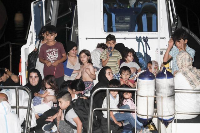 Η Ιταλία έκανε πίσω για τους 450 πρόσφυγες που επέβαιναν σε αλιευτικό