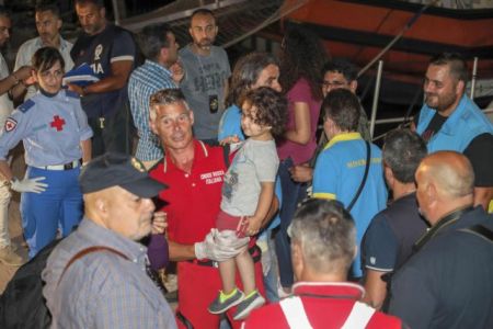 Σε Μάλτα και Γαλλία οδηγούνται δεκάδες από τους διασωθέντες μετανάστες