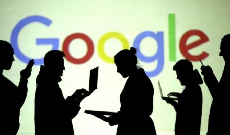 Bloomberg: Πρόστιμο-μαμούθ ετοιμάζει η Κομισιόν στη Google