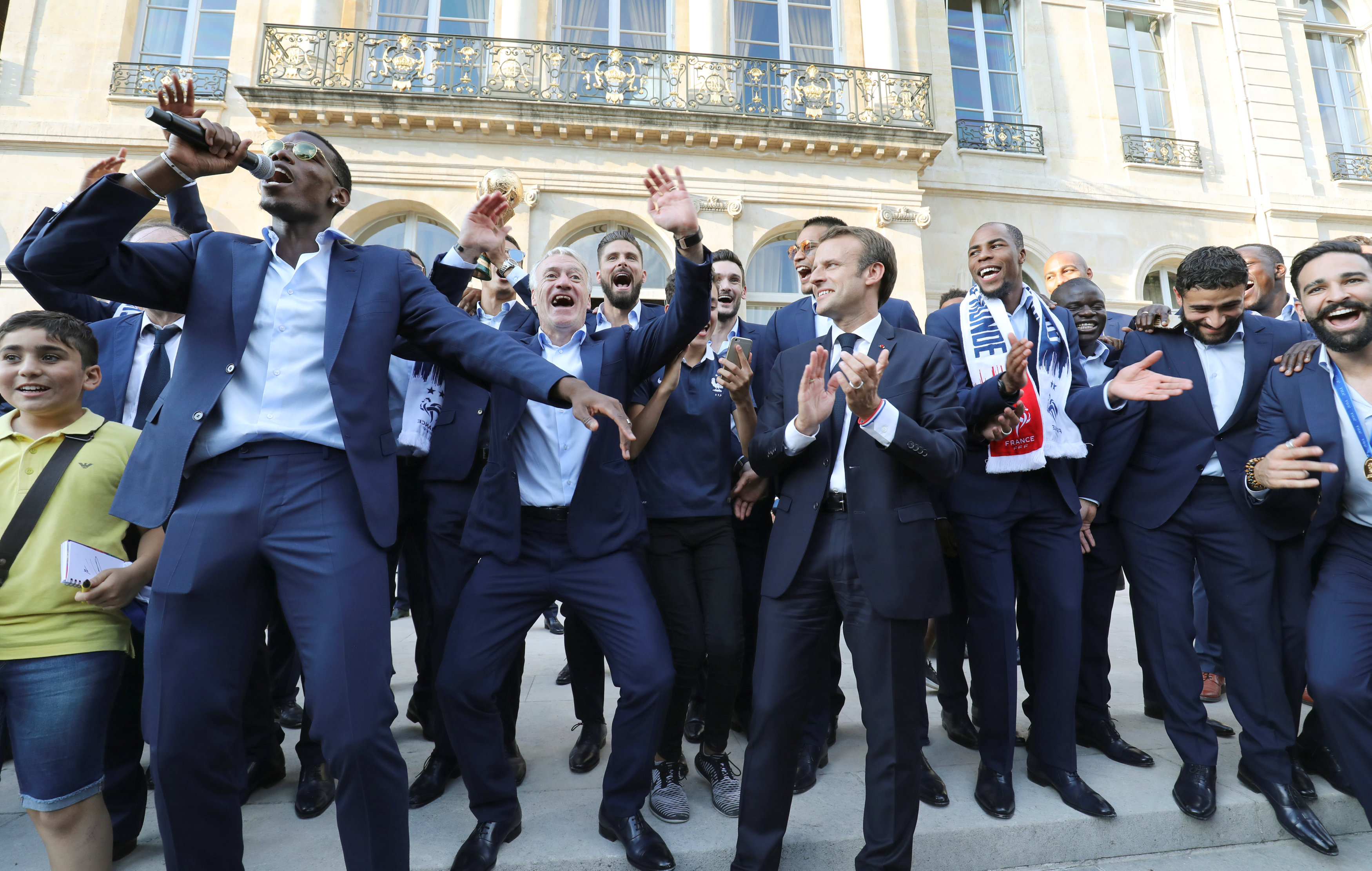 Εντυπωσιακή υποδοχή των παγκόσμιων Πρωταθλητών στο Παρίσι