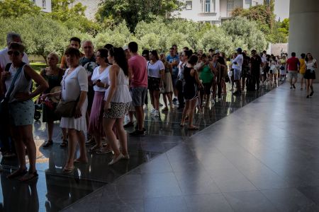 Καλπάζει ο τουρισμός – Προβλέπεται χρονιά-ρεκόρ