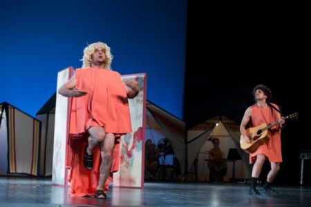 Παιχνίδι με τις «Θεσμοφοριάζουσες»