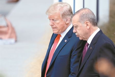 Οι μύθοι για «νέο, διεθνή ρόλο»