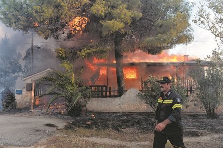 Το πινγκ πονγκ των ευθυνών «φιτίλι» για τις πυρκαγιές