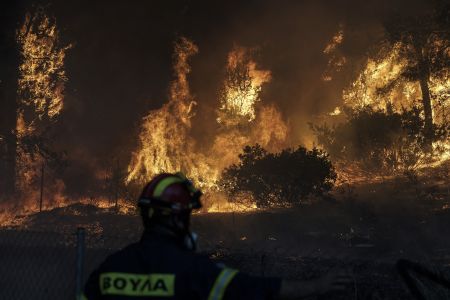 Απίστευτη τραγωδία: Πάνω από 24 νεκροί από το πύρινο μέτωπο