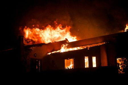 Δήμαρχος Ραφήνας : Δεν λάβαμε ποτέ sms από την Πυροσβεστική για εκκένωση