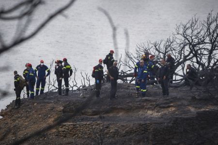 Oδοιπορικό στο οικόπεδο που κάηκαν 26 πολίτες