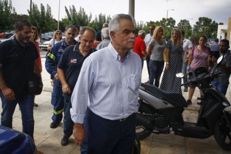 «Βιδω-μένοι» στην καρέκλα τους