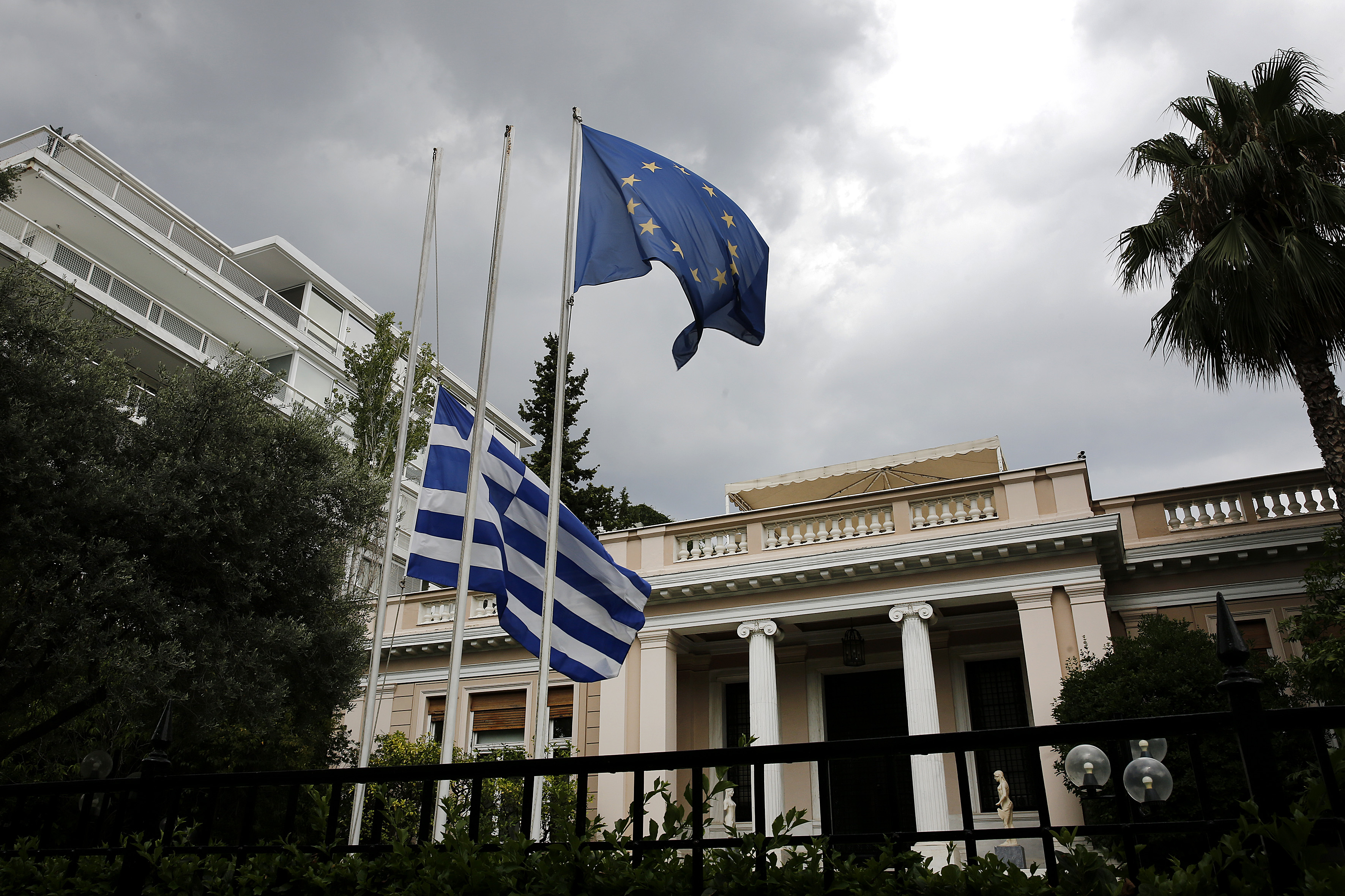 Προεκλογικά παιχνίδια με τις συντάξεις