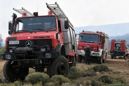 Πλημμύρισε το γήπεδο της Παλλήνης από την καταιγίδα
