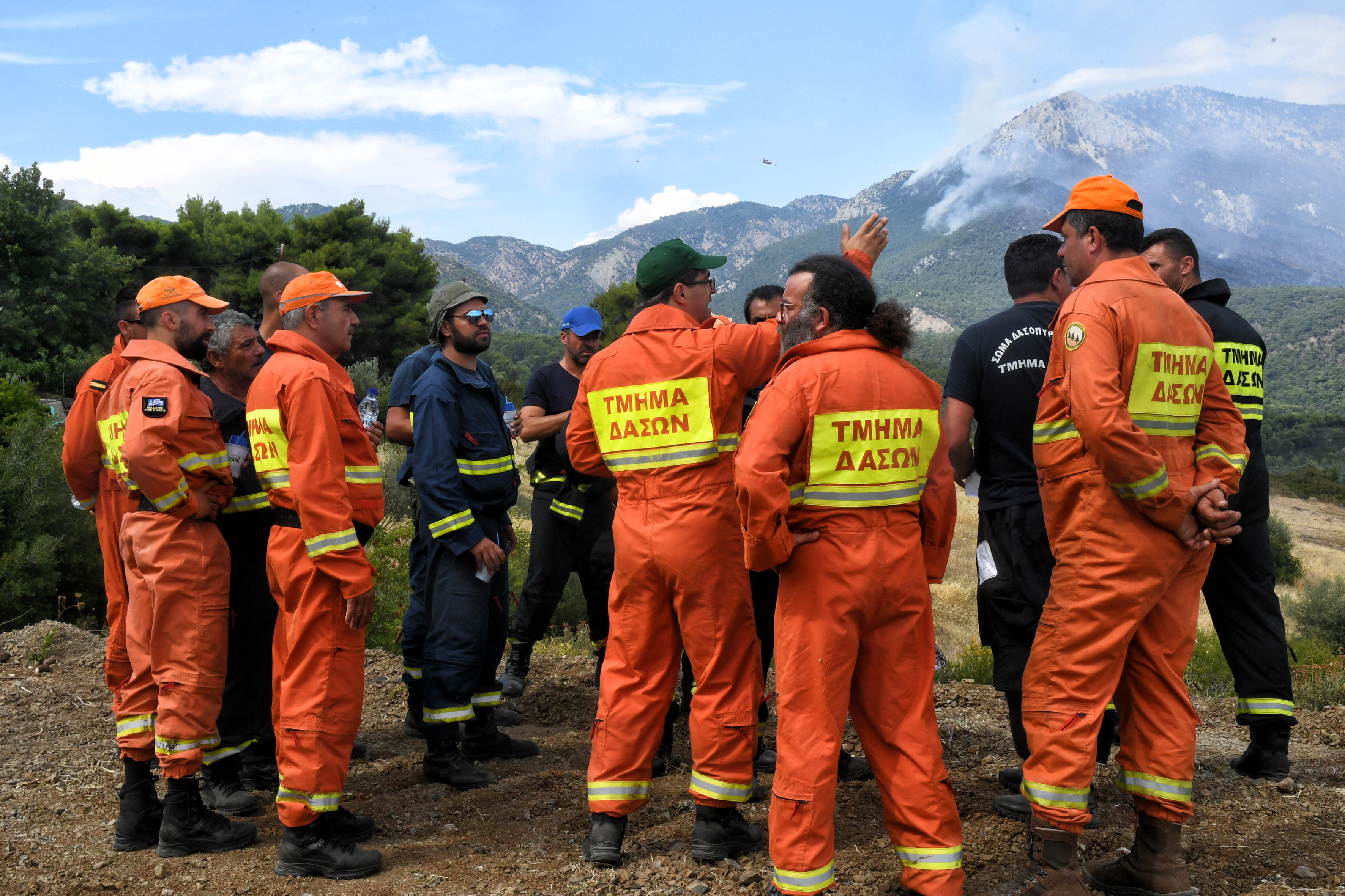 Εθελοντές πυροσβέστες : Δεν μείναμε νηστικοί στις πυρκαγιές