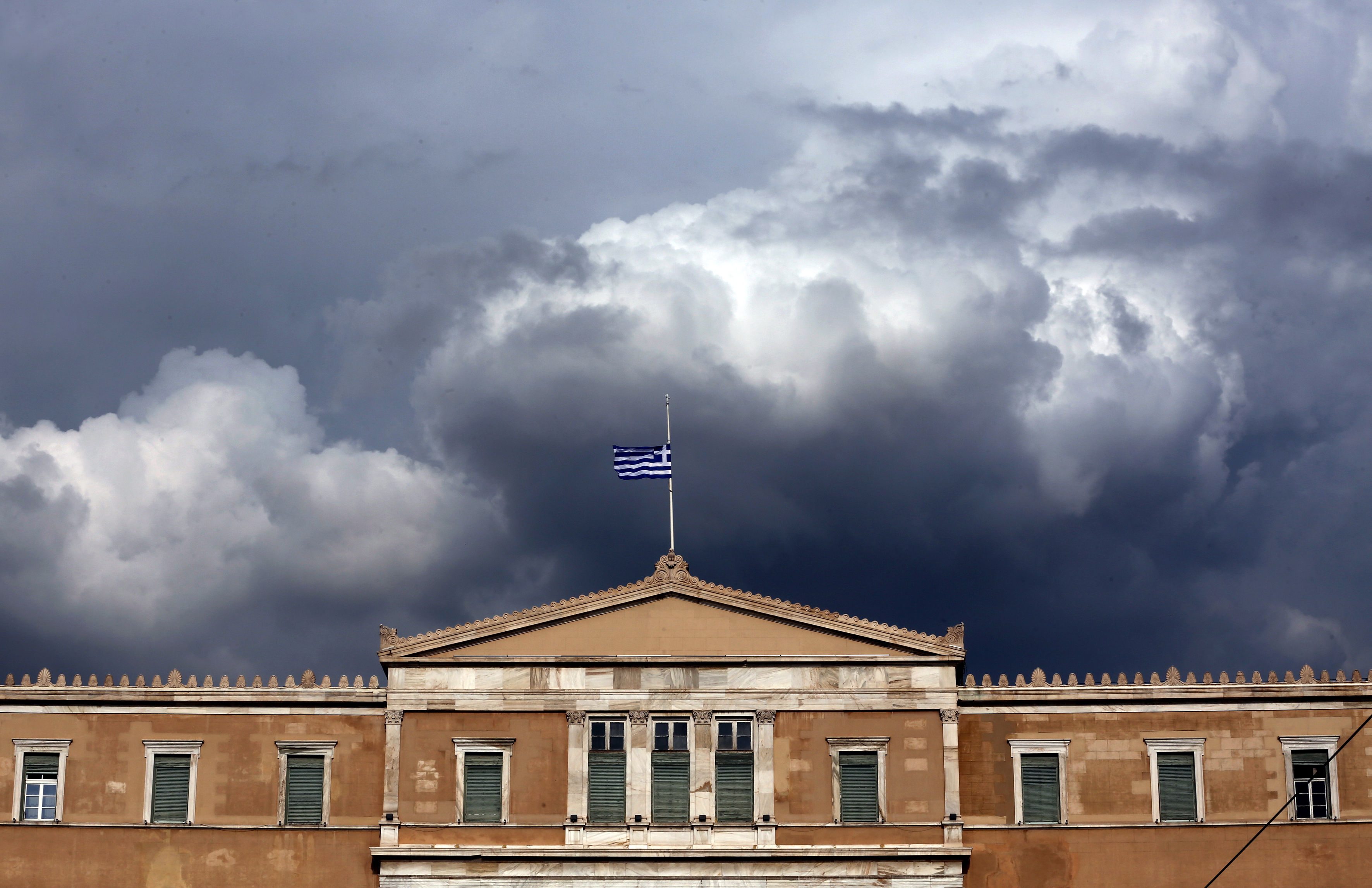 BBC: Η Ελλάδα έσωσε το ευρώ, αλλά θα πληρώνει χρέη για πολλές δεκαετίες