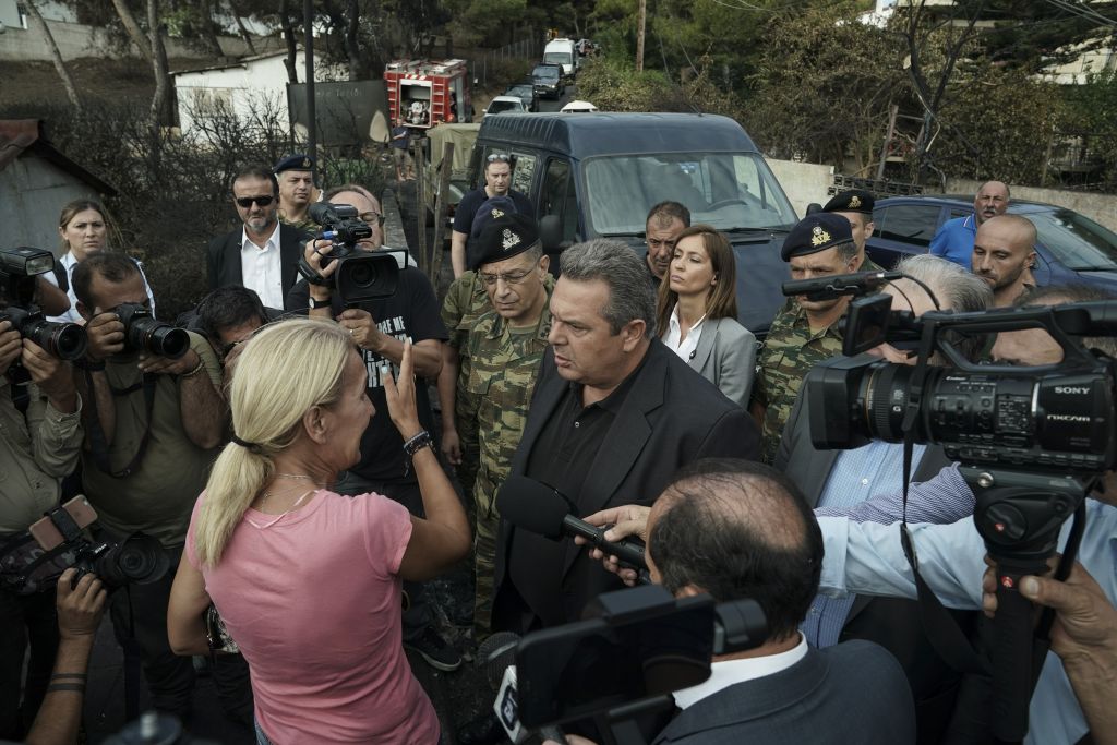 Οργισμένοι πολίτες κατακεραυνώνουν  τον Καμμένο μέσω των social media